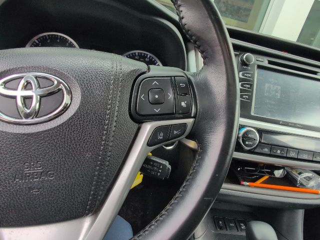 Thumbnail: 2017 Toyota Highlander - 21