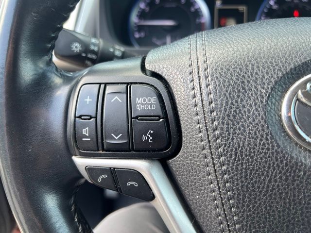 Thumbnail: 2019 Toyota Highlander - 19