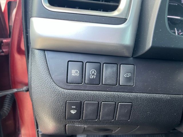 Thumbnail: 2019 Toyota Highlander - 17