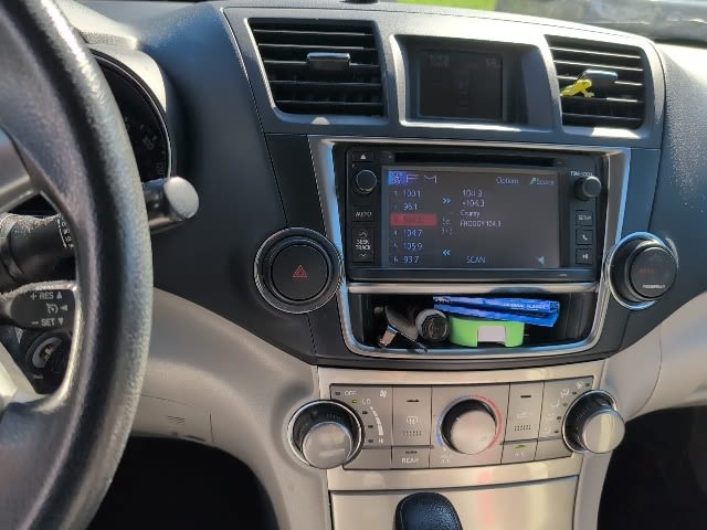Thumbnail: 2013 Toyota Highlander - 8