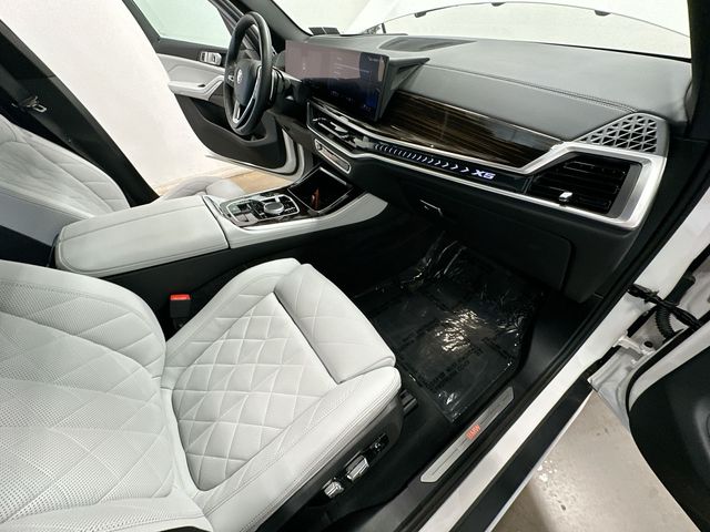 Thumbnail: 2025 BMW X5 - 14