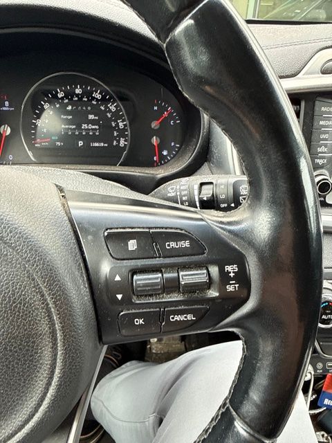 Thumbnail: 2016 Kia Sorento - 17