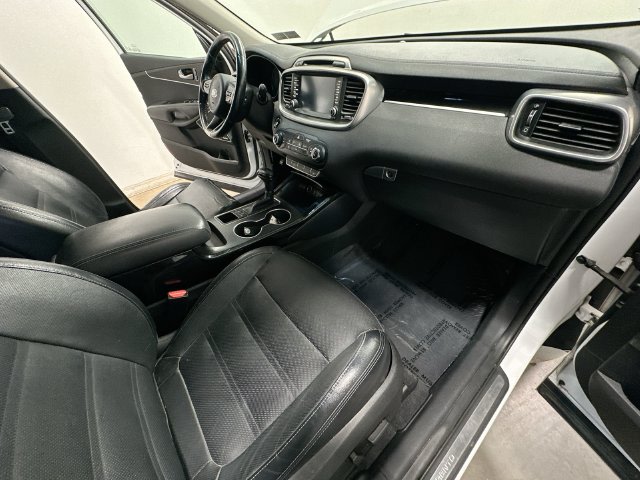 Thumbnail: 2016 Kia Sorento - 14