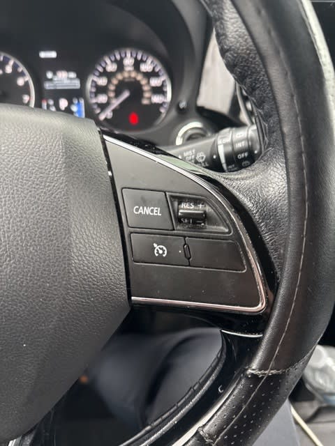 Thumbnail: 2016 Mitsubishi Outlander - 16