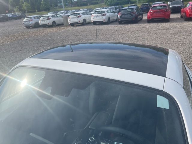 Thumbnail: 2021 Mazda MX-5 Miata - 15