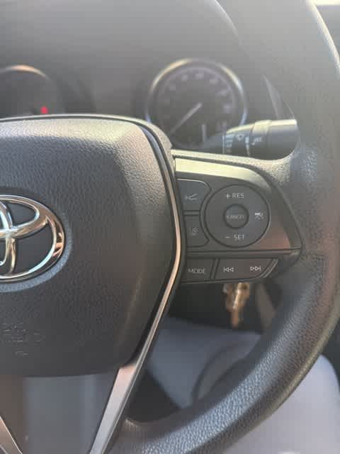 Thumbnail: 2018 Toyota Camry - 16