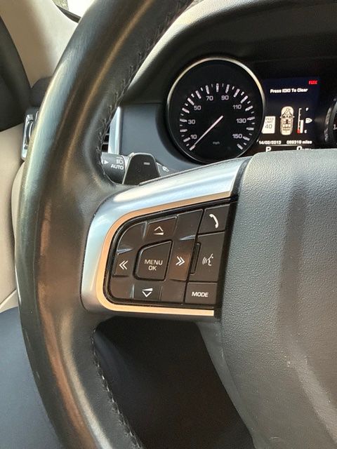 Thumbnail: 2016 Land Rover Discovery Sport - 17