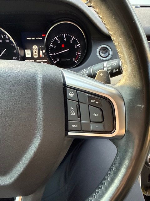 Thumbnail: 2016 Land Rover Discovery Sport - 16
