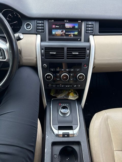 Thumbnail: 2016 Land Rover Discovery Sport - 21