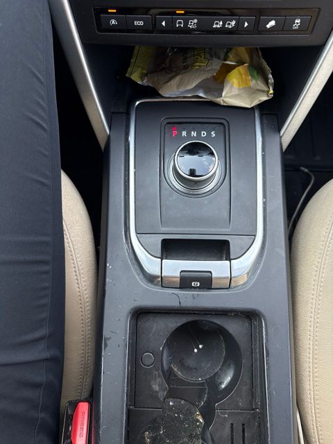 Thumbnail: 2016 Land Rover Discovery Sport - 20