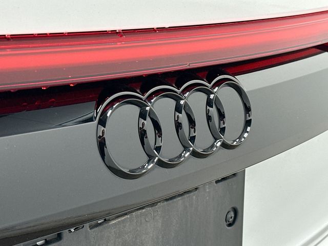 Thumbnail: 2022 Audi Q8 - 7