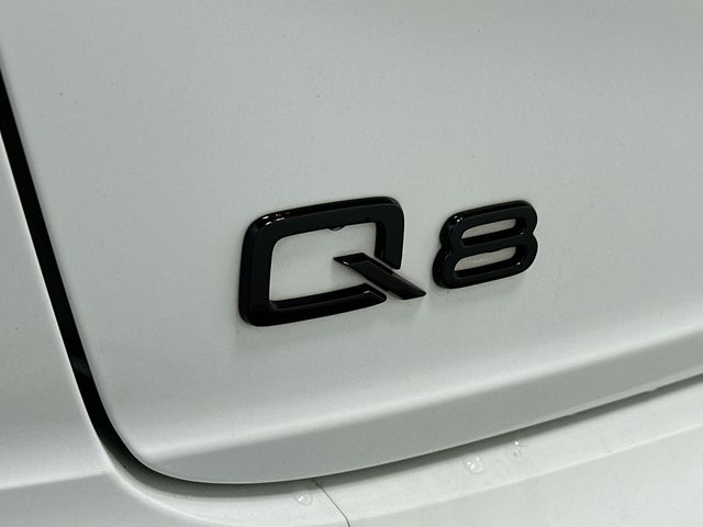 Thumbnail: 2022 Audi Q8 - 32