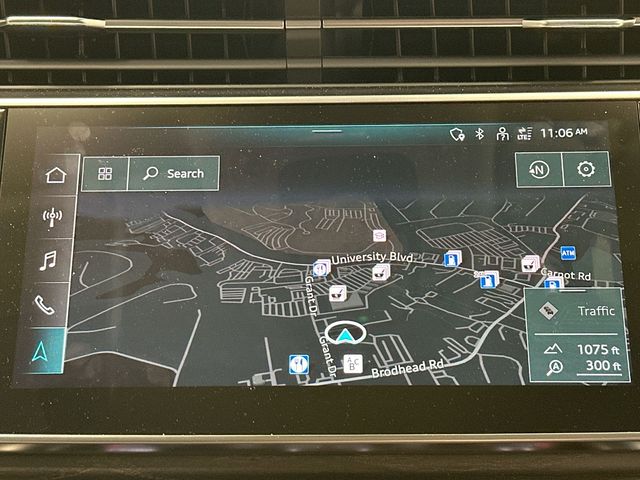 Thumbnail: 2022 Audi Q8 - 22