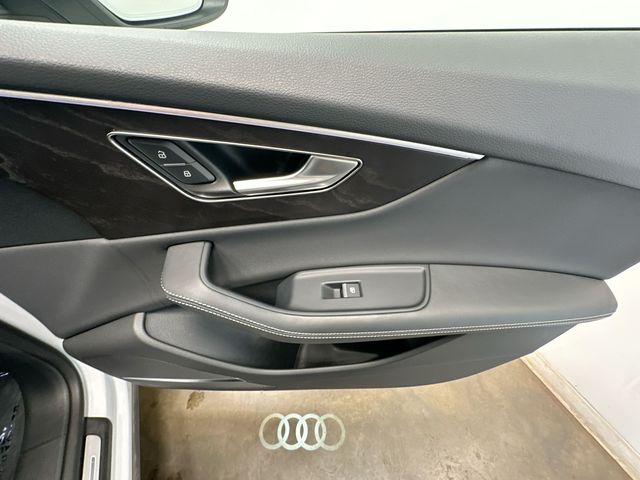 Thumbnail: 2022 Audi Q8 - 29