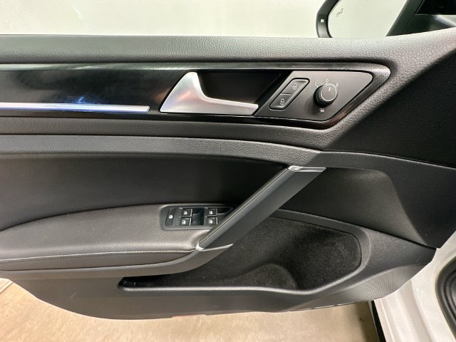Thumbnail: 2019 Volkswagen Golf - 27