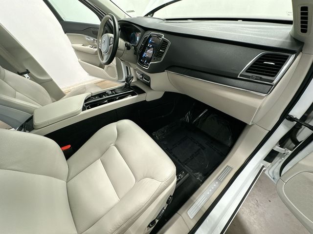 Thumbnail: 2020 Volvo XC90 - 28