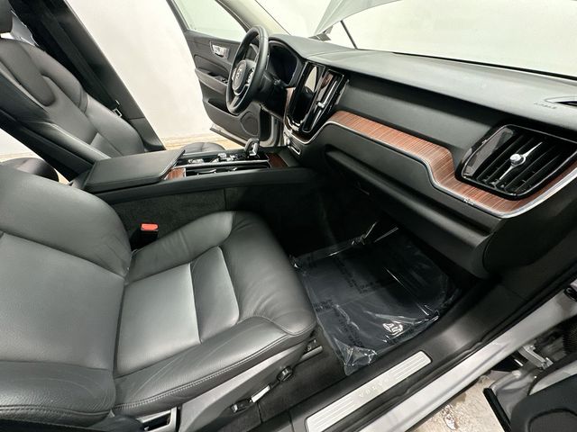 Thumbnail: 2023 Volvo XC60 - 26