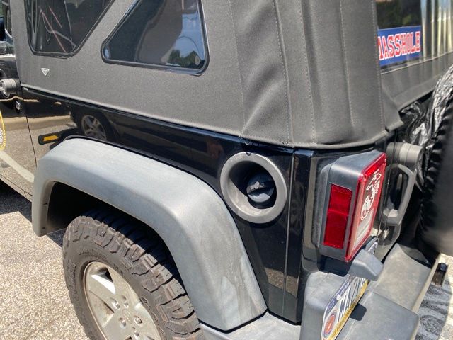 Thumbnail: 2016 Jeep Wrangler - 17