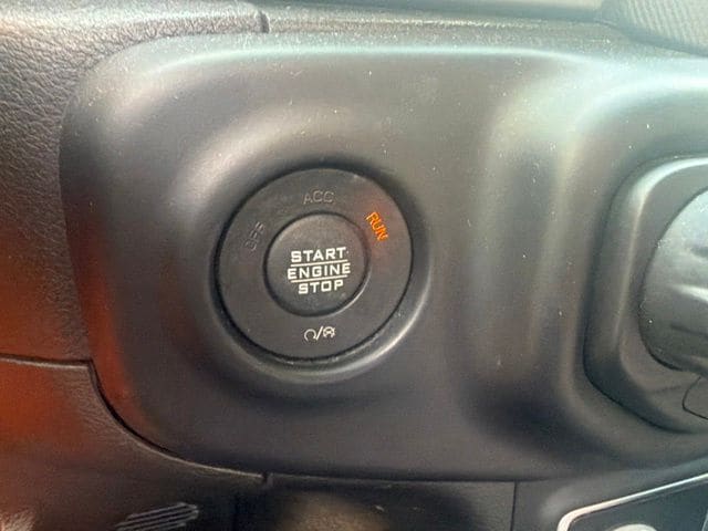 Thumbnail: 2019 Jeep Wrangler - 17