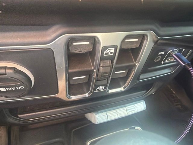 Thumbnail: 2019 Jeep Wrangler - 23