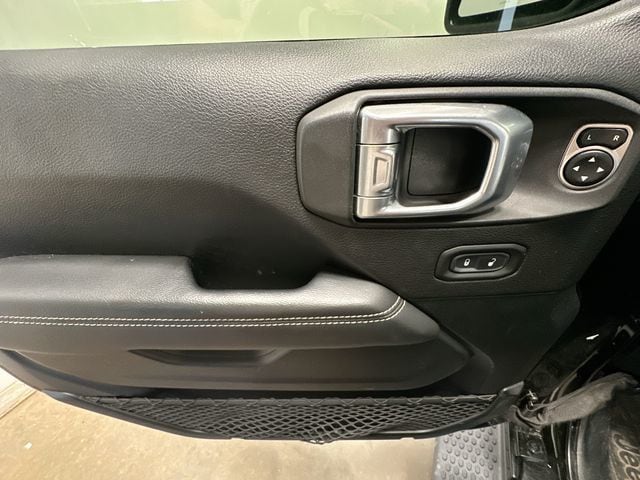 Thumbnail: 2019 Jeep Wrangler - 22