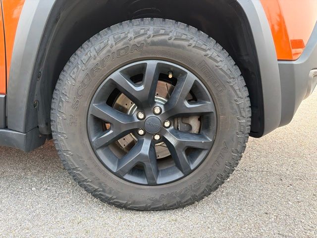 Thumbnail: 2016 Jeep Cherokee - 7
