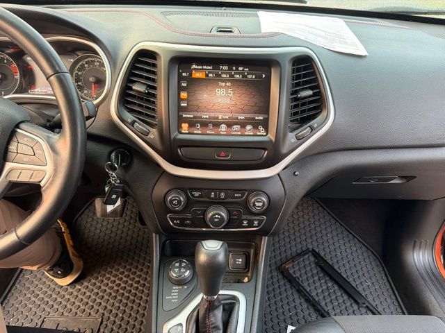 Thumbnail: 2016 Jeep Cherokee - 11