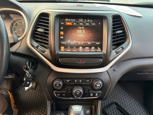 Thumbnail: 2016 Jeep Cherokee - 22
