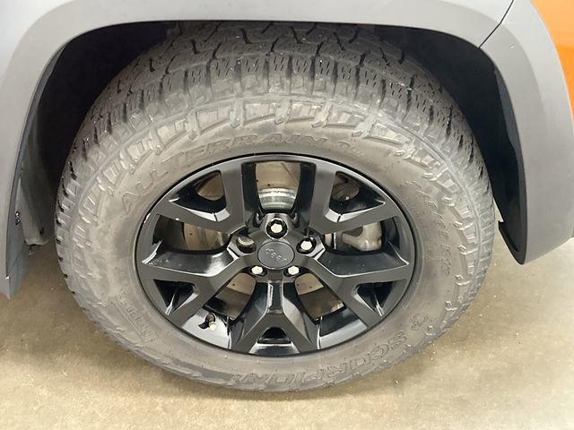 Thumbnail: 2016 Jeep Cherokee - 7