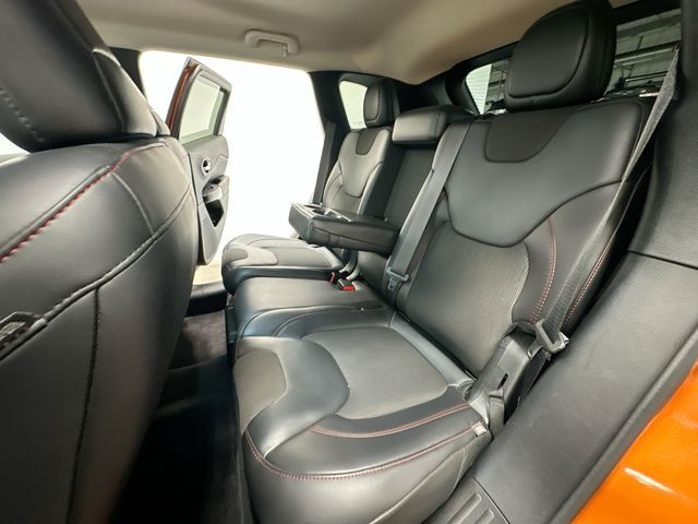 Thumbnail: 2016 Jeep Cherokee - 12