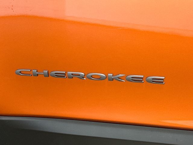 Thumbnail: 2016 Jeep Cherokee - 28