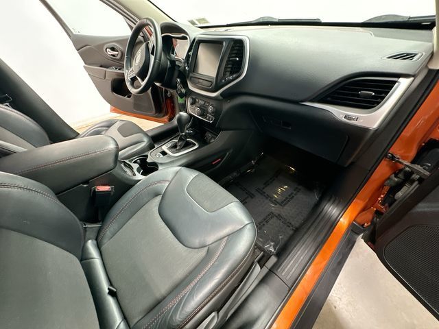 Thumbnail: 2016 Jeep Cherokee - 14