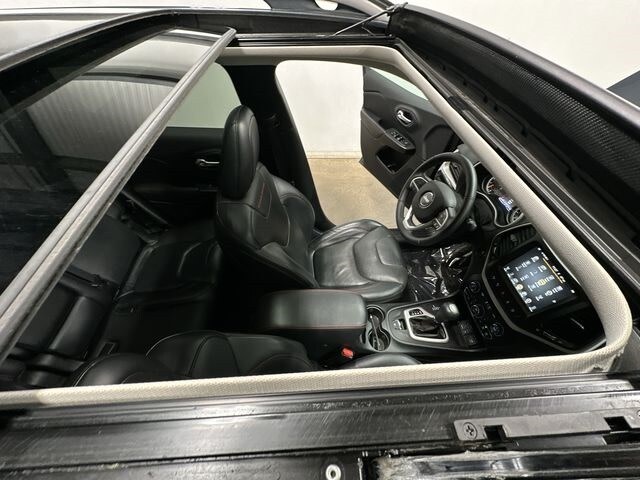 Thumbnail: 2016 Jeep Cherokee - 15