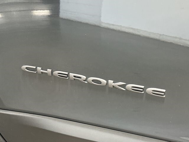 Thumbnail: 2016 Jeep Cherokee - 31