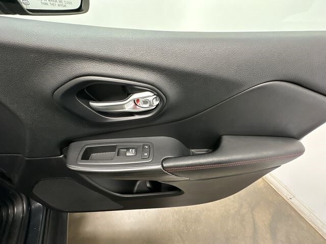 Thumbnail: 2016 Jeep Cherokee - 29