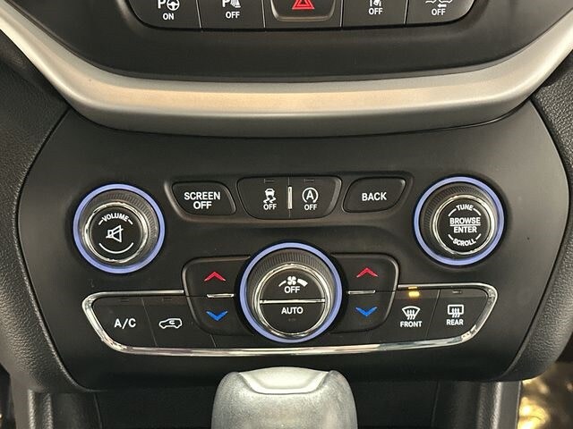 Thumbnail: 2016 Jeep Cherokee - 26