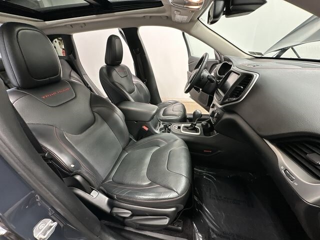 Thumbnail: 2016 Jeep Cherokee - 28