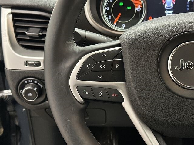 Thumbnail: 2016 Jeep Cherokee - 19