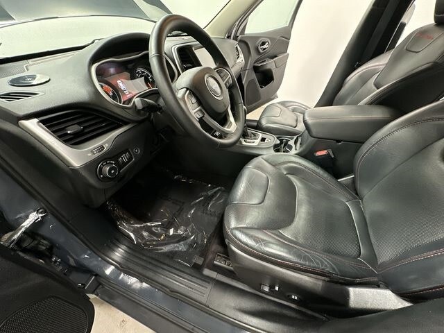 Thumbnail: 2016 Jeep Cherokee - 9