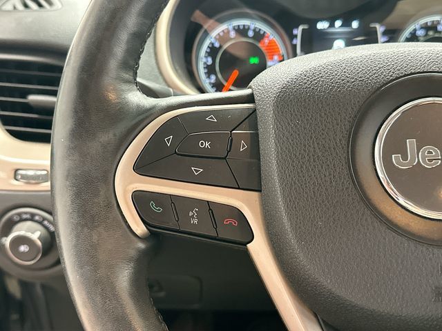 Thumbnail: 2016 Jeep Cherokee - 14
