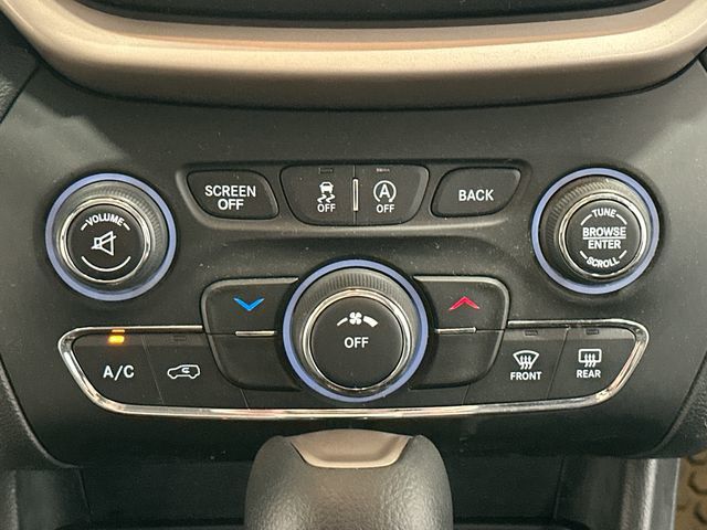 Thumbnail: 2016 Jeep Cherokee - 17