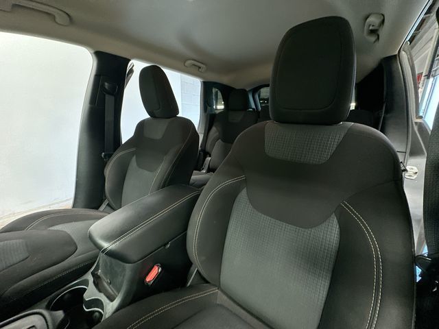 Thumbnail: 2016 Jeep Cherokee - 9