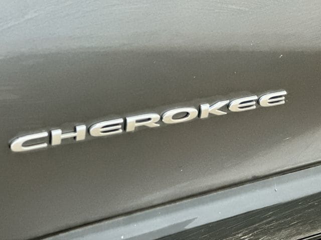 Thumbnail: 2016 Jeep Cherokee - 19