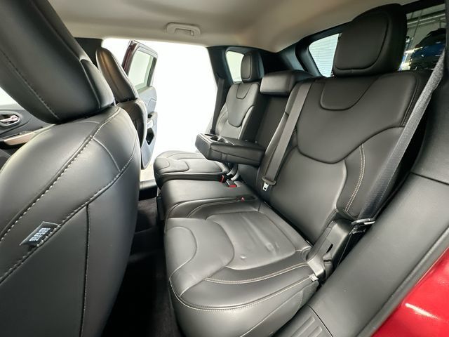 Thumbnail: 2018 Jeep Cherokee - 13
