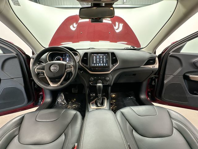 Thumbnail: 2018 Jeep Cherokee - 14