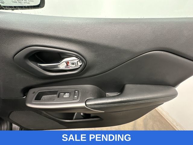 Thumbnail: 2019 Jeep Cherokee - 28