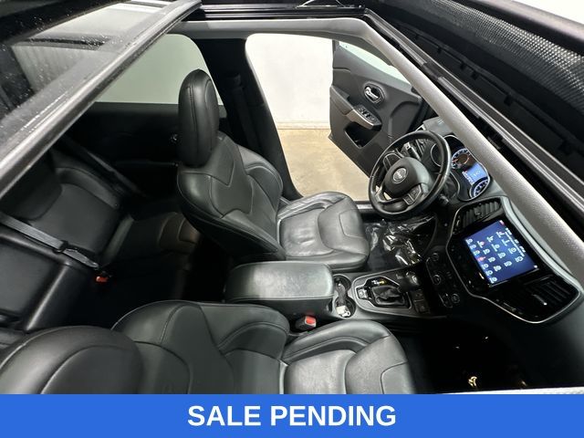 Thumbnail: 2019 Jeep Cherokee - 11