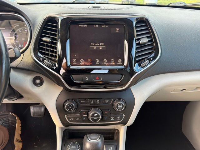 Thumbnail: 2019 Jeep Cherokee - 25