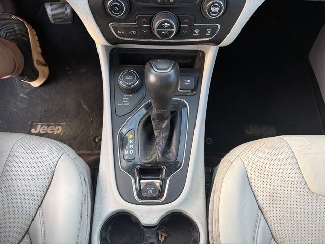 Thumbnail: 2019 Jeep Cherokee - 14