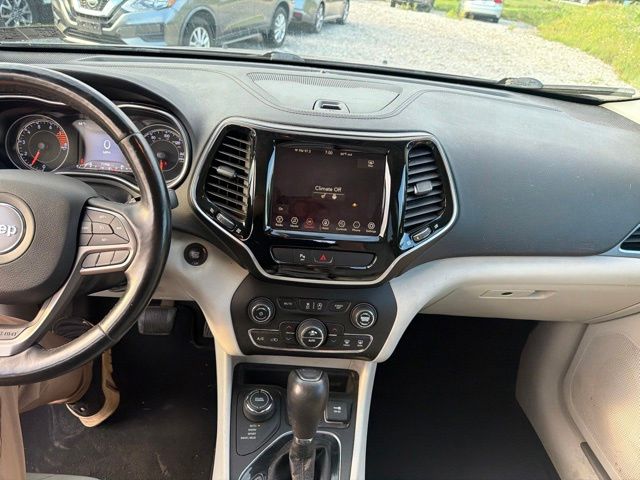 Thumbnail: 2019 Jeep Cherokee - 9